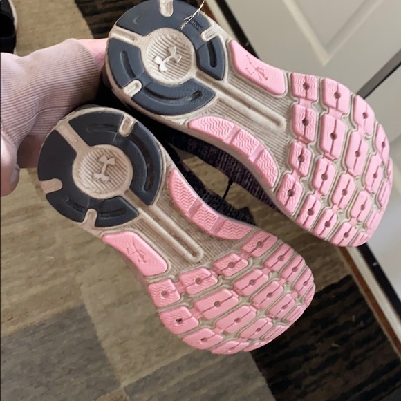 Under Armour girl runners size 3.5us - Picture 4 of 4